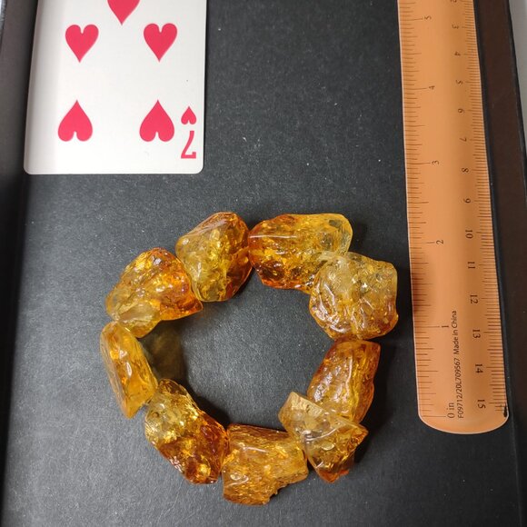 Very Cool Amber Colored Stretch Bracelet - Picture 2 of 6